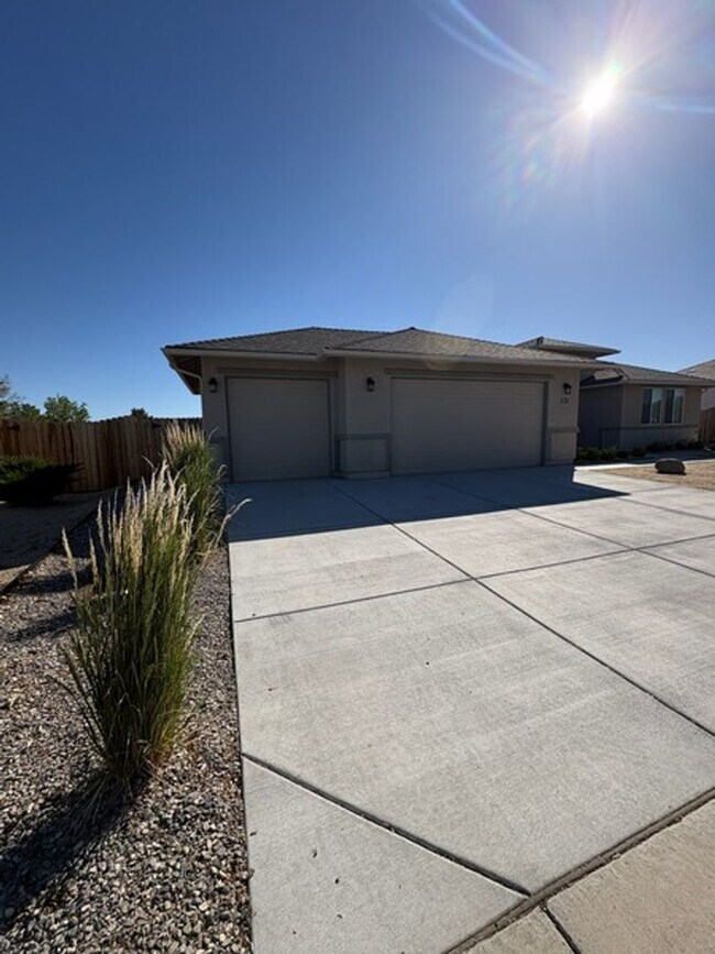 Foto del edificio - Spacious Four Bedroom off the Golf Course in Fernley