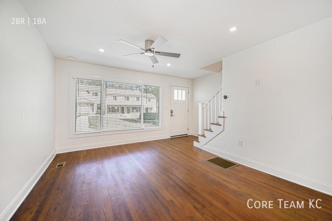 Foto principal - Renovated 2 Bed + Den Townhome in South Plaza