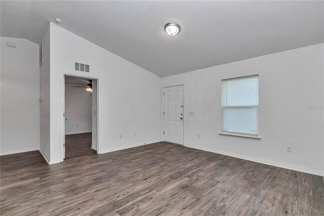 Foto del edificio - 460 Locust Rd