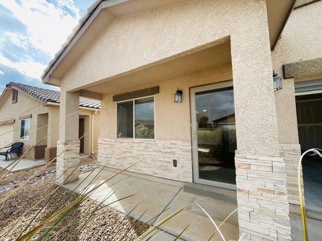 Foto del edificio - 3 bed 2 bath 1400 sq ft home