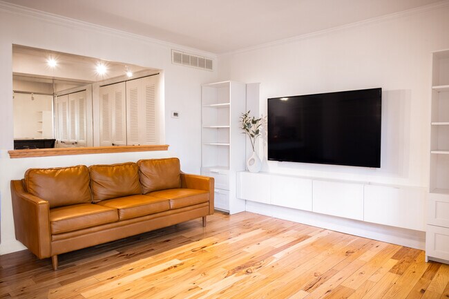 Foto del edificio - 531 Longshore Dr