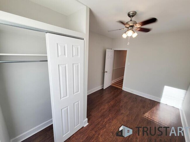 Foto del edificio - 3 bedroom house in Port Richmond