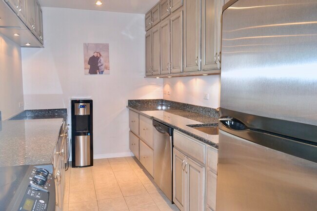 Foto del edificio - 330 W Diversey Pkwy