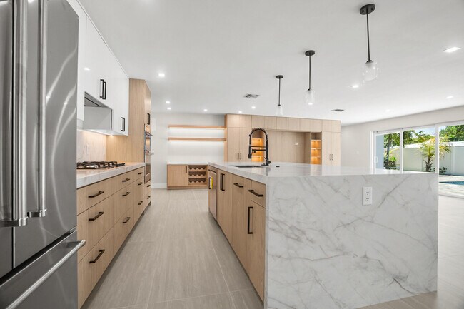 Foto del edificio - 5496 NE 22nd Ave