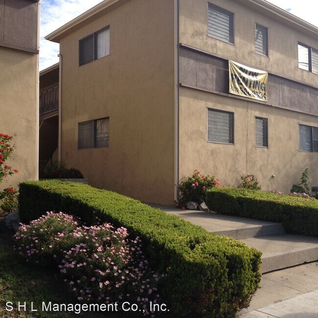 Building Photo - 4729 San Vicente Blvd