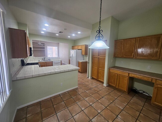 Building Photo - Beautiful 3 Bedroom Home In The Fox Creek ...
