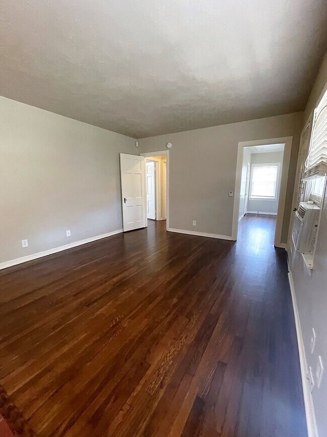 Foto del edificio - 3245 8th Ave