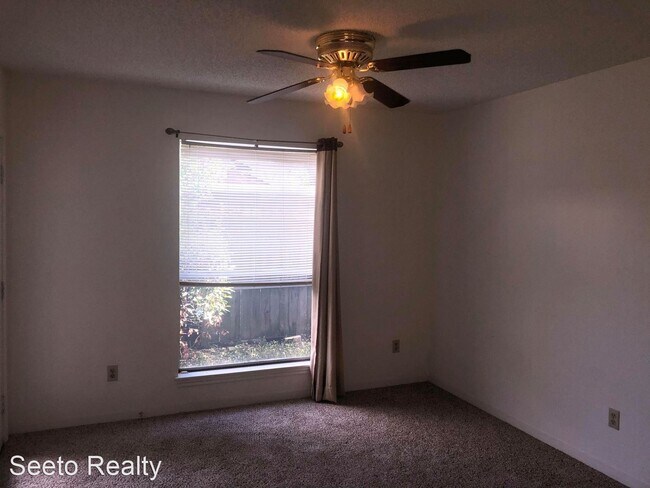 Building Photo - 9215 Westwood Village Dr