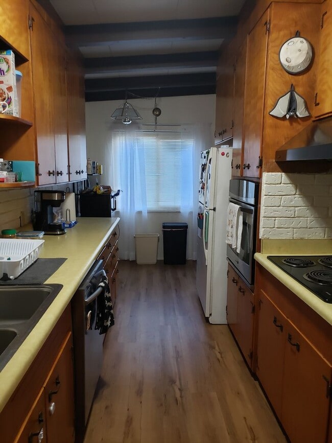 Building Photo - Three bedroom Home Close to the Hospital in Eureka
