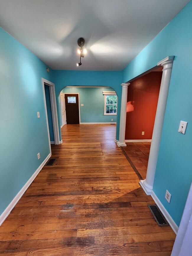 Building Photo - 1288 Oak Grove Ave SE