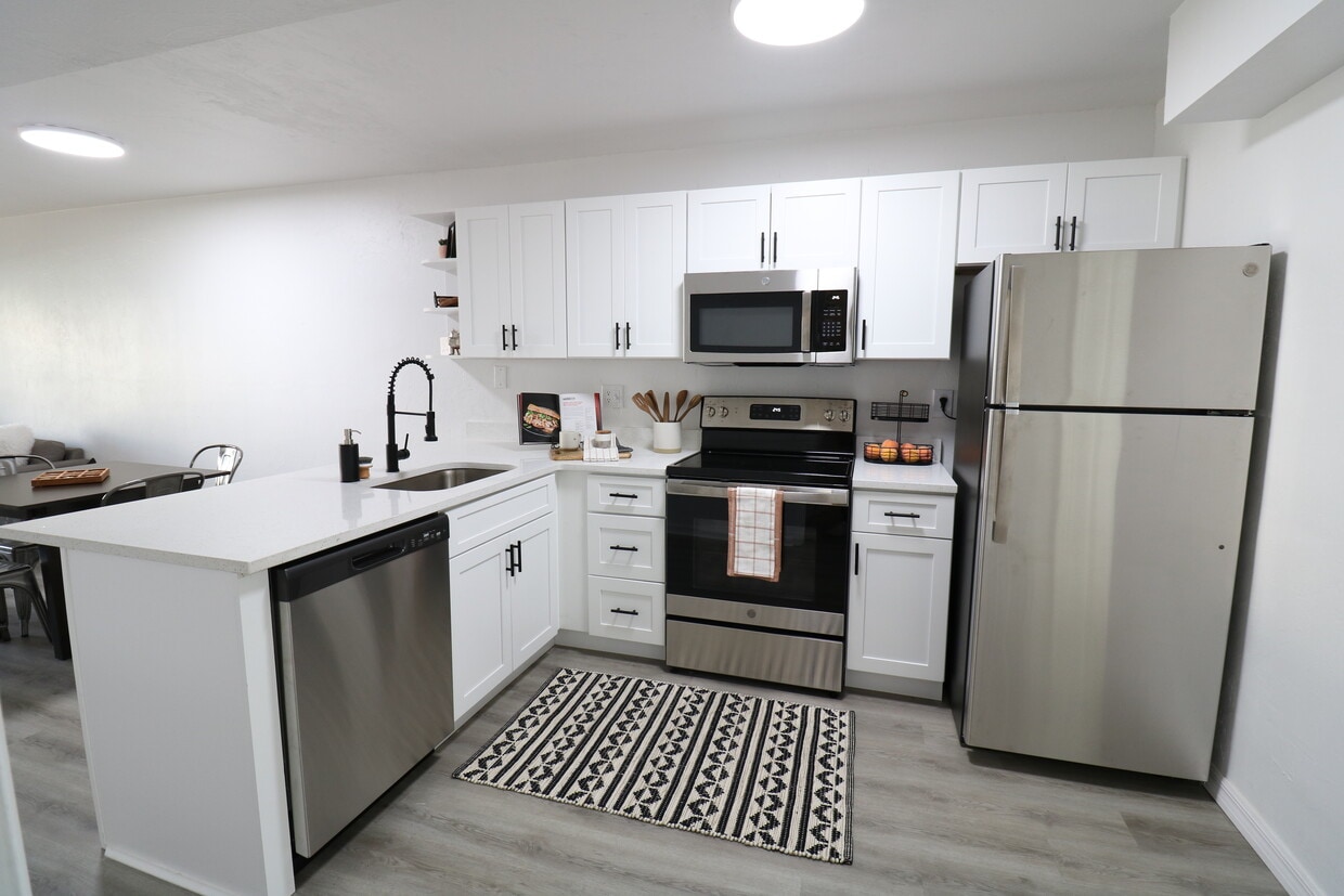 Renovated Kitchen - Oakbrook Walk