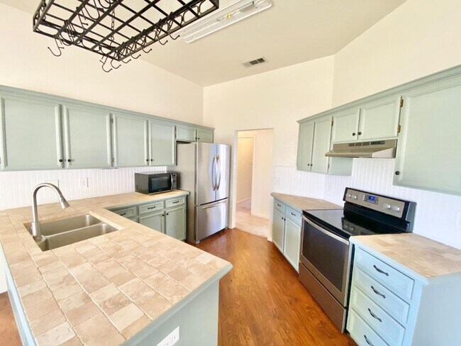 Building Photo - 3 Bed/ 2 Bath on 1111 Lambrusco Dr