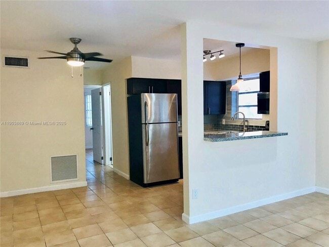 Building Photo - 521 NE 62nd St