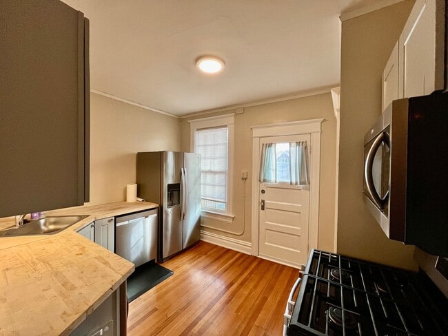 Building Photo - 1300 Steele St