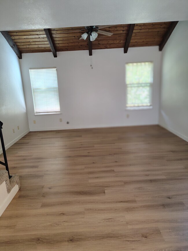 Sala de estar - 1100 S Edison St