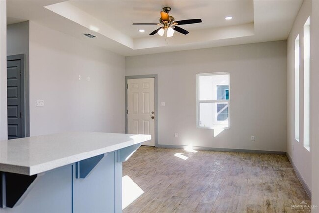 Foto del edificio - 12 Briggs Rd