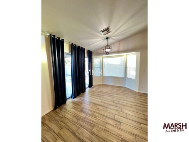 Foto del edificio - Nice 3 bedroom home with open floorplan in Chandler!