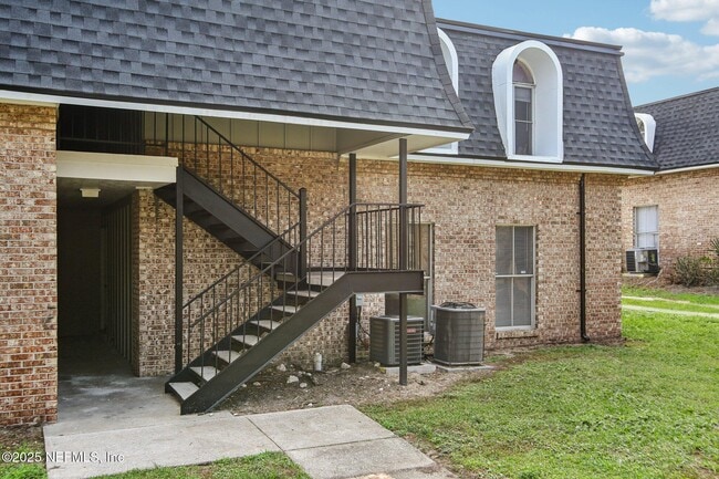 Building Photo - 7201 Arlington Expy