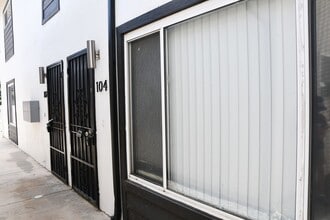 Building Photo - 994 Valencia St