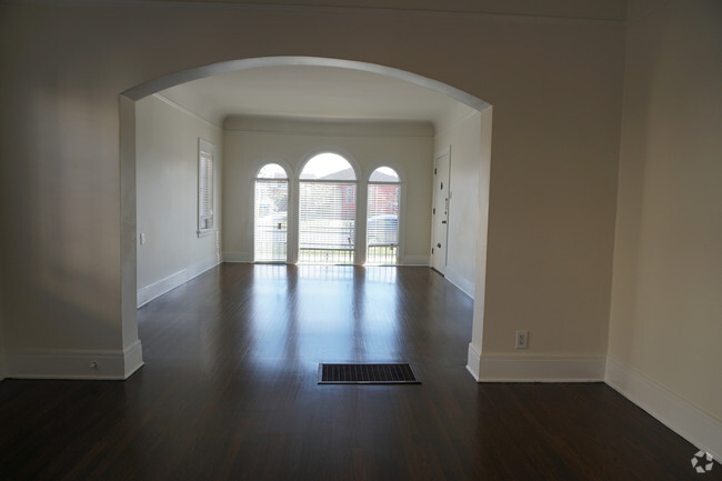 Living room - 2831 Somerset Dr