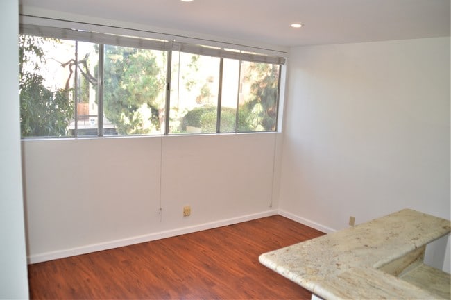 Building Photo - 6050 Canterbury Dr