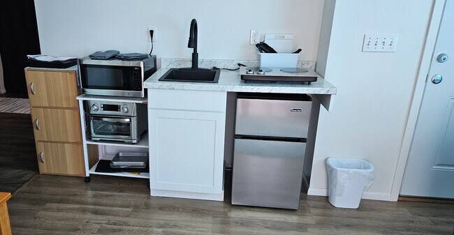 Cocina pequeña - 960 NE Commercial St