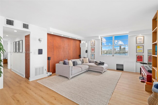 Foto del edificio - 5 Island Ave