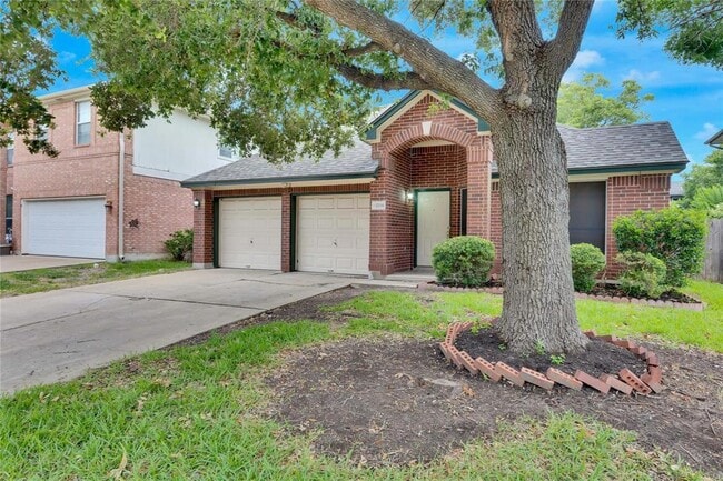 Building Photo - 2204 Grove Dr