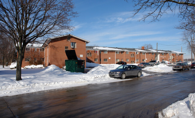 Building Photo - Farmington Plaza Apartments