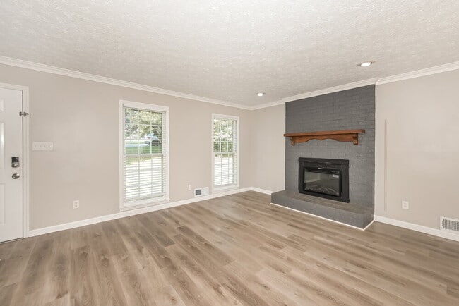 Building Photo - 529 Valleyview Dr