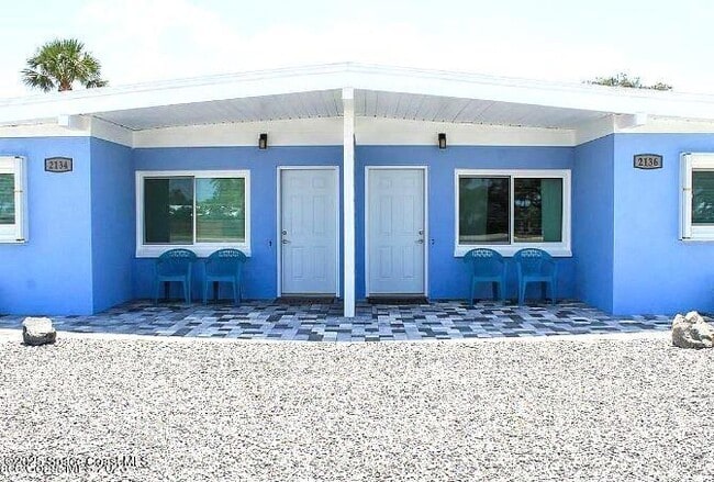 Foto del edificio - 2134 Pineapple Ave