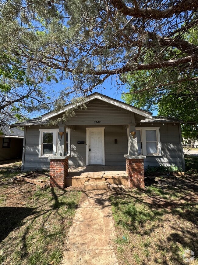 Building Photo - 2702 S 3rd St