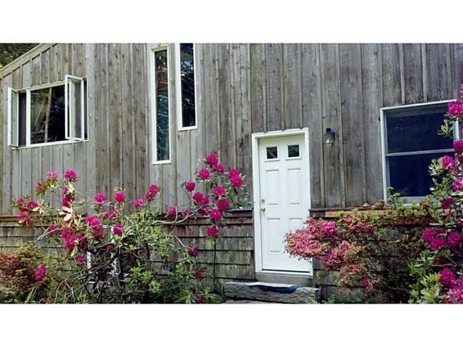 Building Photo - 26 Laurel Ave