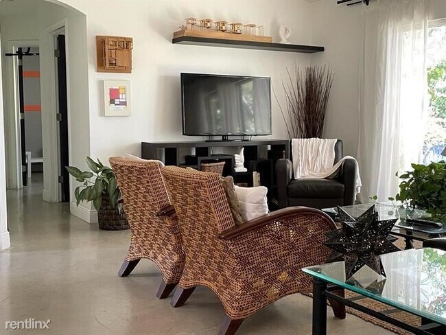 Foto del edificio - 3 br, 2 bath House - 6060 NW 44th Ave