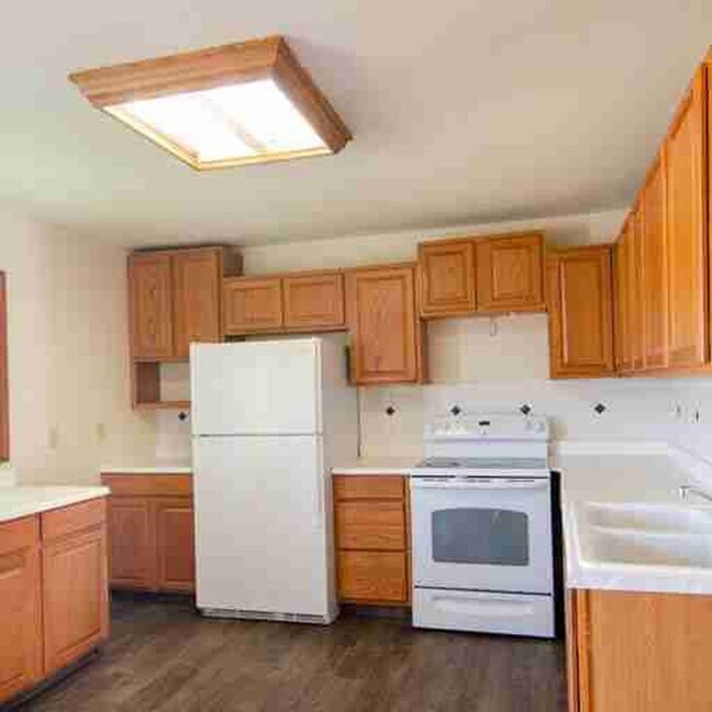 Building Photo - Cozy 2 Bedroom Home