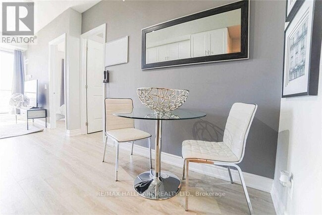 Building Photo - 9618 Yonge St