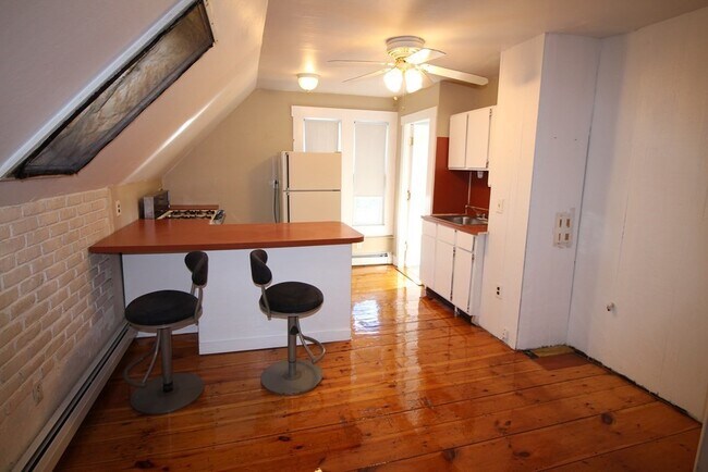 Building Photo - 2 Summit St