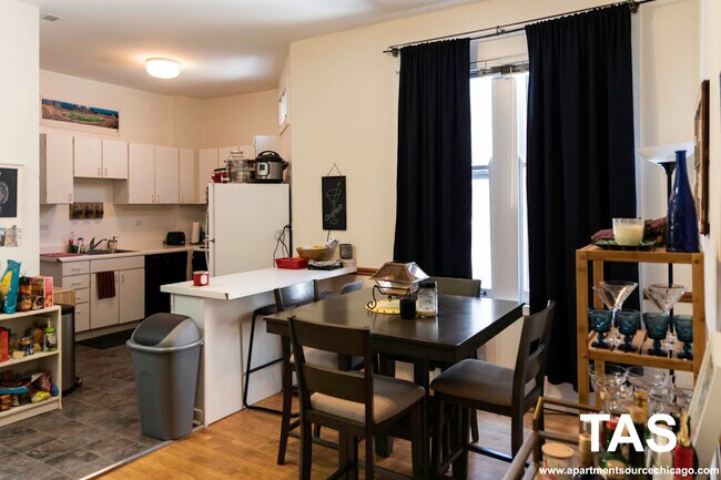 Foto del edificio - 709 W Wrightwood Ave