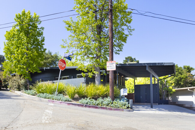 Building Photo - 1402 N Kenter Ave