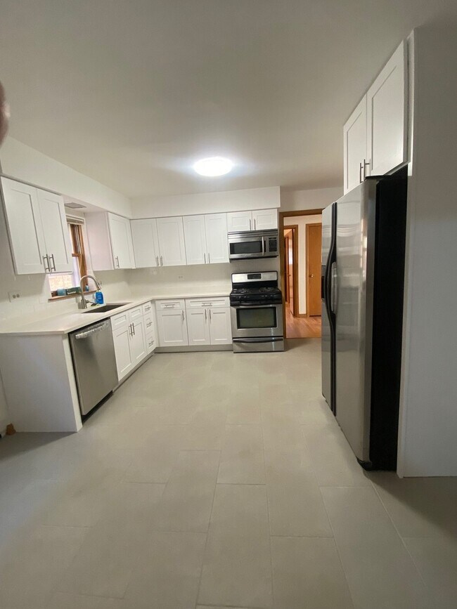 Foto del edificio - 5230 N Delphia Ave