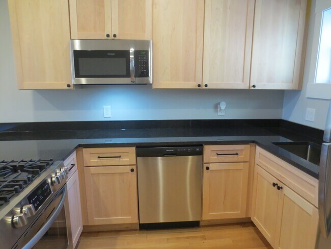 Foto del edificio - 1782 W 44th St
