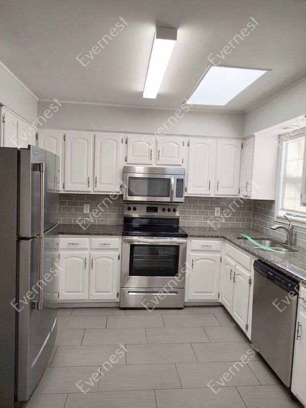Building Photo - 8109 NE 51st St