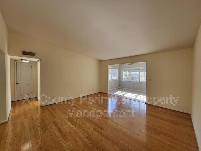 Foto del edificio - 1468 Briarwood Rd NE