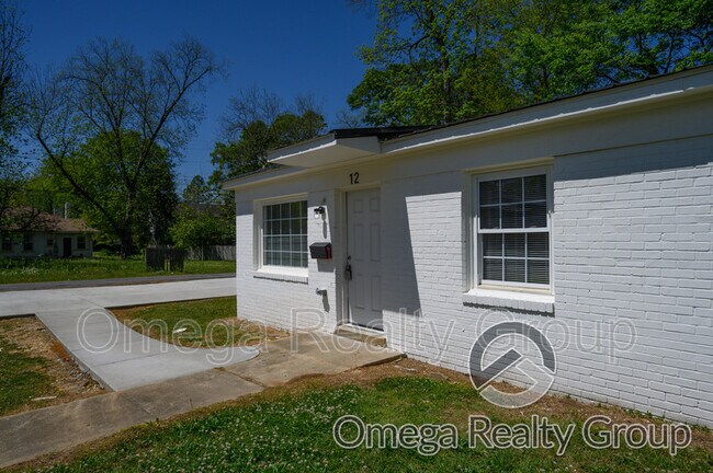 Building Photo - 12 E Clay St