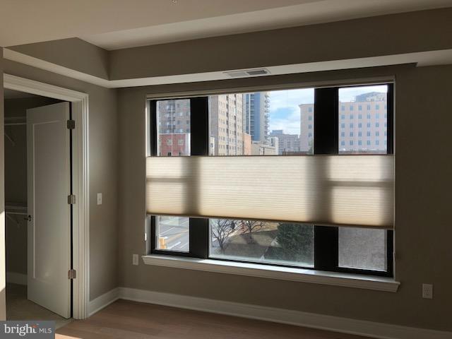 Foto del edificio - 8302 Woodmont Ave