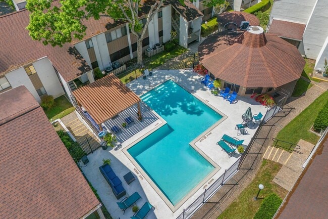 Building Photo - 12100 Melville Dr