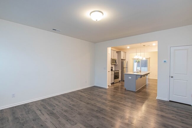 Building Photo - BEAUTIFUL 2 Bedroom Townhome in MIDLAND AVAILABLE APRIL 2026