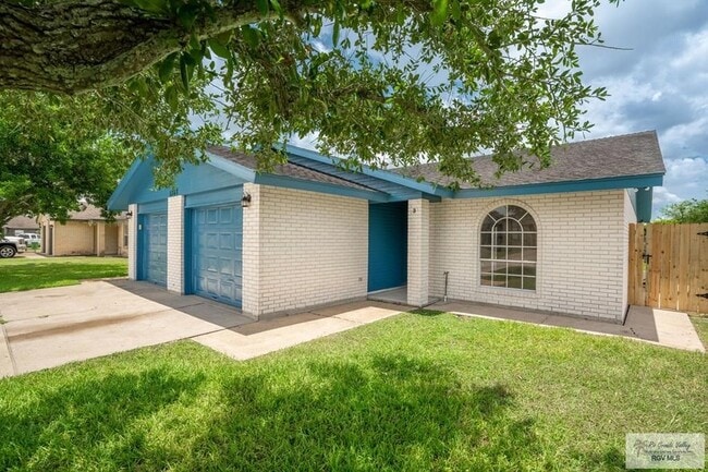 Building Photo - 1307 Lily Ln