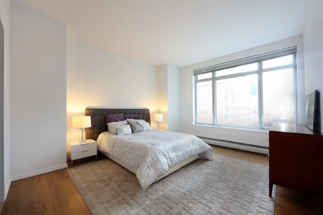 Building Photo - 203 E 59th St