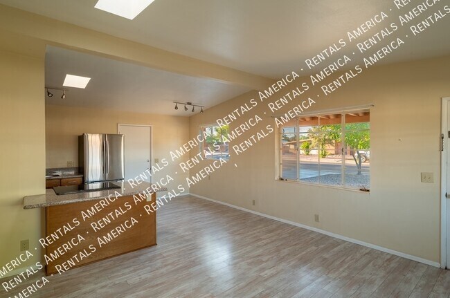 Building Photo - 4307 E Hayhurst St